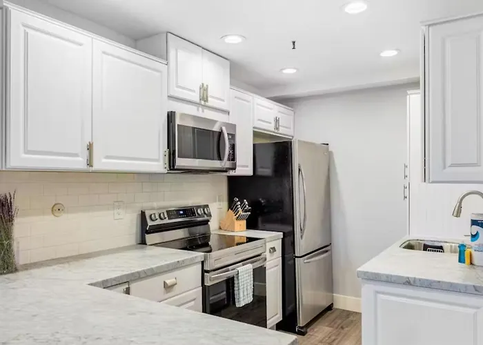 2 Bed 2 Bath Penthouse Condo With Ac And Ocean Views
