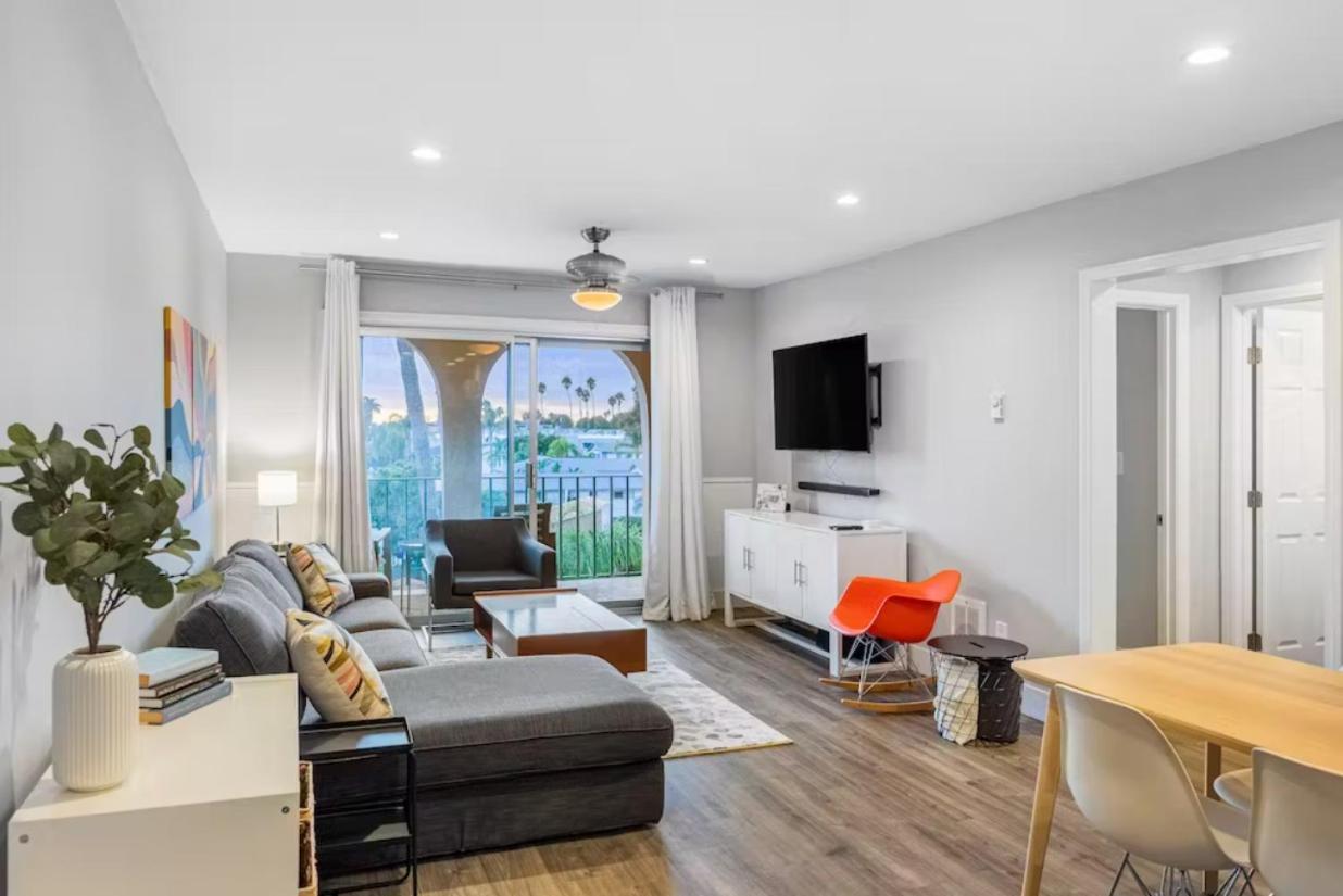2 Bed 2 Bath Penthouse With Ac And Ocean Views * San Diego